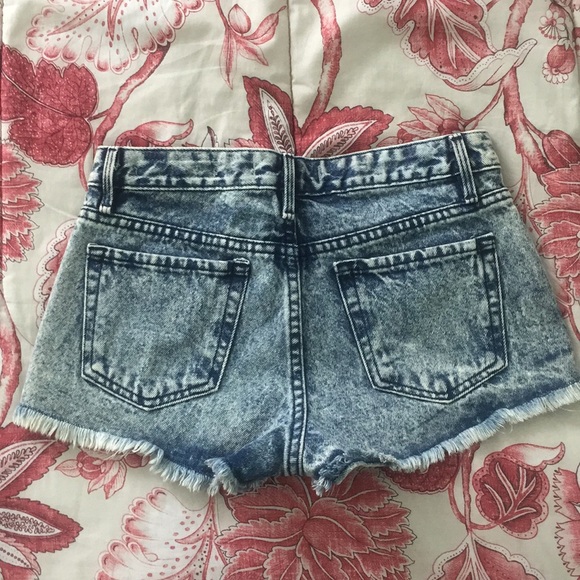 Bullhead Distressed Shorts - Picture 2 of 7